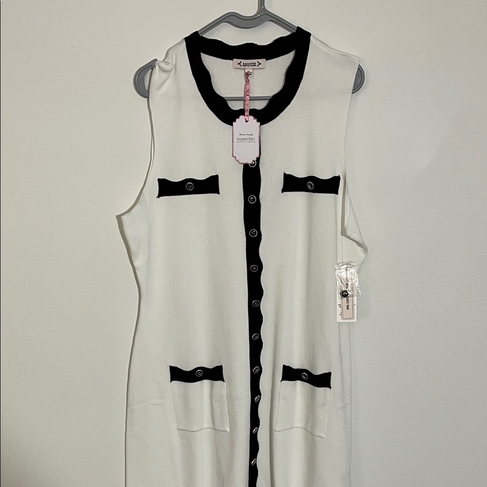 NANETTE LEPORE Sleeveless White Shift Dress with Black Trim